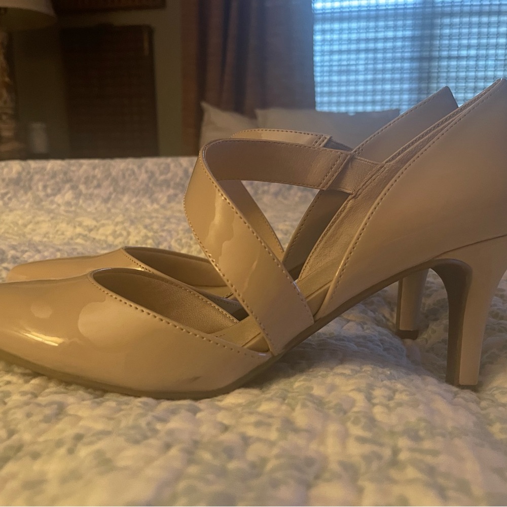 Lifestride nude heels